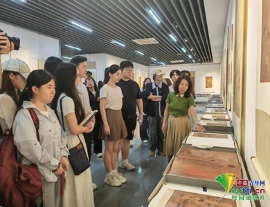 媒体聚焦｜中青校园：广西艺术学院开展“全民阅读活动周”暨“青春领读人”主题系列活动